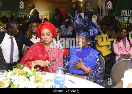 Ikoyi, Nigeria. 11 settembre 2024. L-R: Ministro dell'arte, della cultura e dell'economia creativa, Hannatu Musa Musawa e fondatore, Nike Art Gallery, Chief Nike Davies-Okundaye, durante la tavola rotonda "Corporate Partners" con Corporate Nigeria" del Ministero dell'Arte, della Cultura e dell'economia creativa per commercializzare il suo piano di crescita dell'economia creativa da 100 miliardi di dollari ai partner aziendali di Ikoyi, Lagos, Nigeria, l'11 settembre 2024. (Foto di Adekunle Ajayi)0 credito: NurPhoto SRL/Alamy Live News Foto Stock