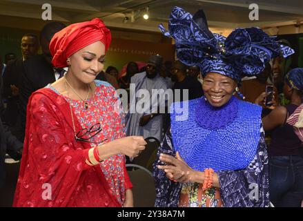 Ikoyi, Nigeria. 11 settembre 2024. L-R: Ministro dell'arte, della cultura e dell'economia creativa, Hannatu Musa Musawa e fondatore, Nike Art Gallery, Chief Nike Davies-Okundaye, si scambiano i saluti durante la tavola rotonda "Corporate Partners" del Ministero dell'Arte, della Cultura e dell'economia creativa con Corporate Nigeria per commercializzare il piano di crescita dell'economia creativa da 100 miliardi di dollari ai partner aziendali di Ikoyi, Lagos, Nigeria, l'11 settembre 2024. (Foto di Adekunle Ajayi) credito: NurPhoto SRL/Alamy Live News Foto Stock