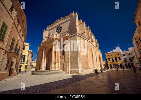 Facciata esterna della cattedrale di Minorca, a Ciutadella (Minorca, Isole Baleari, Spagna) ESP: Fachada exterior de la Catedral de Menorca (España) Foto Stock