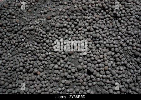 Primo piano di pellet di minerale di ferro Foto Stock