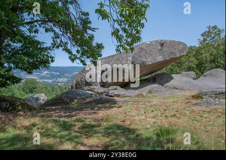 I massi granitici del Pierres Jaumâtres, un gioiello naturale del Limousin , dipartimento della Creuse, vicino a Boussac Foto Stock