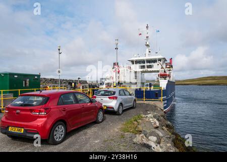 Traghetto Leirna al terminal dei traghetti di Maryfield a Bressay, Shetland. Foto Stock