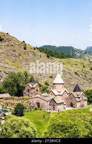 Santo cielo, Armenia - 6 luglio 2024: Vista del monastero di Goshavank, Armenia nel villaggio di Gosh, Armenia, il giorno estivo soleggiato dalla Chiesa dell'Ascensione Foto Stock