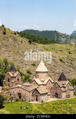 Osh, Armenia - 6 luglio 2024: Veduta aerea del monastero di Goshavank, Armenia nel villaggio di Gosh, Armenia, il giorno estivo soleggiato dalla Chiesa dell'Ascensione Foto Stock