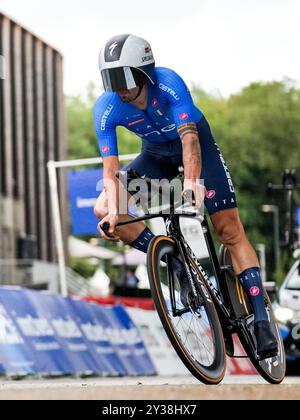 Heusden Zolder, Belgio. 11 settembre 2024. HEUSDEN-ZOLDER, BELGIO - 11 SETTEMBRE: L'Italia Mattia Cattaneo gareggia nella prova individuale a tempo maschile Elite un percorso ciclistico di 31 km da Heusden-Zolder a Hasselt durante i 30 Campionati europei di ciclismo su strada UEC 2024 sul circuito Zolder l'11 settembre 2024 a Heusden-Zolder, Belgio. (Foto di Rene Nijhuis/Agenzia BSR) credito: Agenzia BSR/Alamy Live News Foto Stock