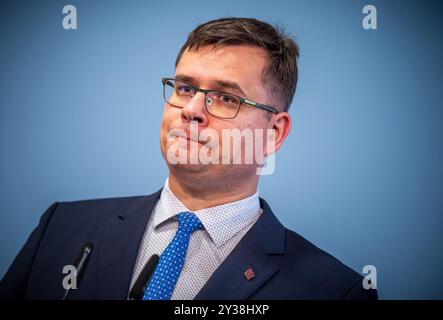 Berlino, Germania. 13 settembre 2024. Laurynas Kasciunas, ministro della difesa della Lituania, partecipa alla firma dell'accordo intergovernativo sul dispiegamento della brigata lituana. L'accordo regola lo status della brigata e lo status giuridico dei soldati della Bundeswehr schierati nel paese NATO, che dovrà essere pronto per i combattimenti entro il 2027. Crediti: Michael Kappeler/dpa/Alamy Live News Foto Stock