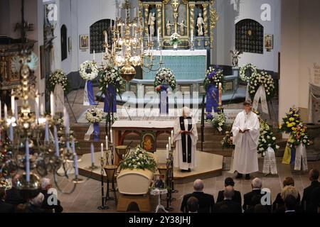 Torsby, Svezia. 13 settembre 2024. Servizio funebre per l'allenatore di calcio Sven-Göran Eriksson nella chiesa di Fryksände a Torsby, Svezia, il 13 settembre 2024. Foto: Adam Ihse/TT/codice 9200 credito: TT News Agency/Alamy Live News Foto Stock