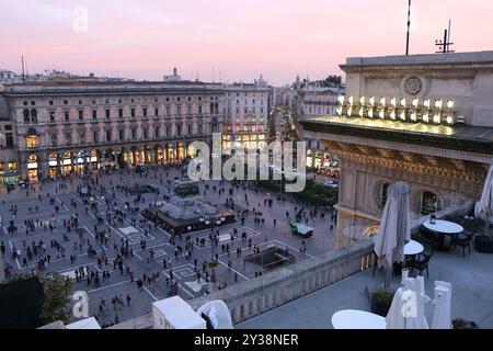 Milano, Italia. Vista di piazza del Duomo dalla cima della Galleria Vittorio Emanuele II Foto Stock