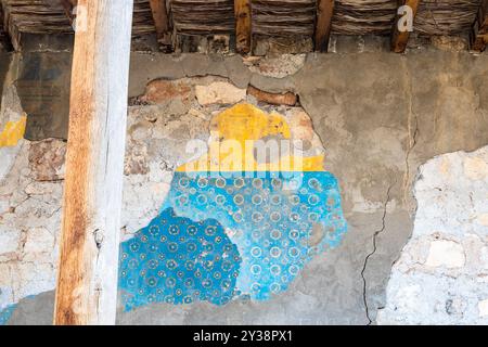 Erevan, Armenia - 10 luglio 2024: Dipinti murali nella fortezza di Erebuni nella città di Erevan Foto Stock