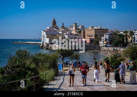 Vista di Sitges dal Santuario di nostra Signora di Vinyet, Sitges, Catalogna, Spagna. Ottobre 2023 Foto Stock