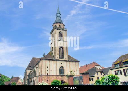 Eglise Saint-Pierre-et-Saint-Paul d'Andlau, ex chiesa abbaziale costruita tra il XII e il XVIII secolo Foto Stock