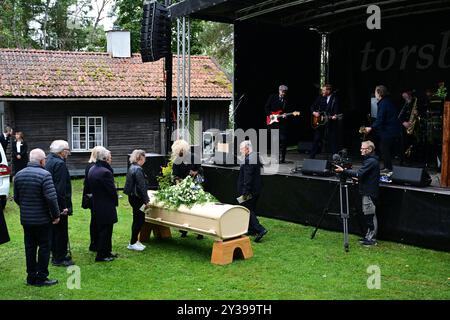 Torsby, Svezia. 13 settembre 2024. Il servizio funebre per l'allenatore di calcio Sven-Göran Eriksson continua presso il museo della fattoria di Torsby, Svezia, il 13 settembre 2024. Foto: Jonas Ekströmer/TT/codice 10030 credito: TT News Agency/Alamy Live News Foto Stock