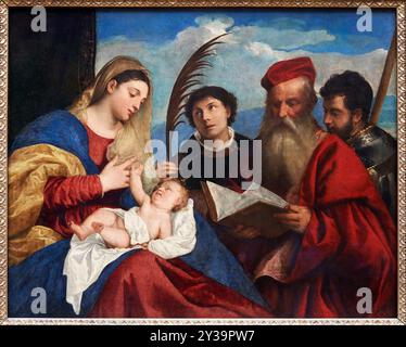 La Vergine con il bambino con Santo Stefano, San Girolamo e San Maurizio, olio su tela, circa 1515-1520, Tiziano Vecellio, dit TITIEN, Pieve di Cadore Foto Stock