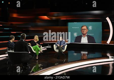 Talkrunde bei Markus Lanz , ZDF 09/24 Her Markus Lanz, Johannes Vogel, Eva Quadbeck, Felix Lee und Bodo Ramelow v.li. AM 10. Settembre 2024 in Markus Lanz TV Fernsehen Talkshow Talk Show Deutschland deutsch deutsche Frau Journalistin deutscher Mann Politiker FDP Politik Autor Table. Media Ministerpräsident Thüringen Die Linke Linken Linker Männer Italien italienisch italienischer italienisch-deutscher moderatore Fotografie Fotograf giornalista Journalismus politico tedesco giornalista giornalista autrice conduttrice presentatrice presentatrice tedesco-italiana fotografa quer ganz freistellbar sitze Foto Stock