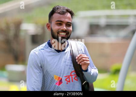 Il battitore bengalese Towhid Hridoy durante la sessione di prove di SBNCS, in vista delle due serie di test contro l'India a metà mese, Dhaka, Bangla Foto Stock