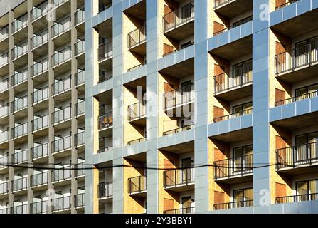 Balconi negli edifici residenziali Foto Stock