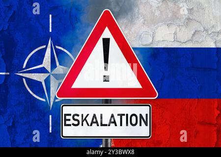 Baviera, Germania - 13 settembre 2024: Escalation, la NATO diventa parte della guerra. La Russia stabilisce un ultimatum alla NATO per dispiegare armi sul territorio russo e dichiara una possibile guerra con l'Occidente e con gli stati o i paesi della NATO. FOTOMONTAGGIO *** Eskalation, NATO wird zur Kriegspartei. Russland setzt ultimatum zum Einsatz von Waffen auf russischem Gebiet durch die NATO und erklärt möglichen Krieg mit dem Westen und den NATO-Staaten bzw. Ländern. FOTOMONTAGE Foto Stock