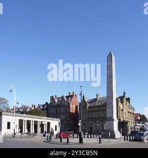 Southport, Merseyside, Regno Unito, 9 settembre 2020: Il memoriale di guerra e gli edifici circostanti su lord Street southport, Europa Foto Stock