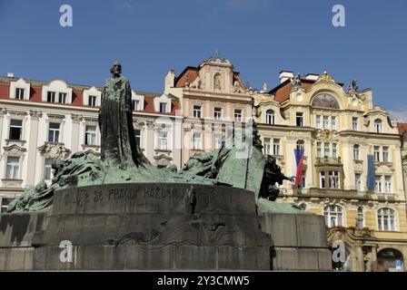 Monumento a Jan Hus sulla Piazza della città Vecchia, Praga Foto Stock