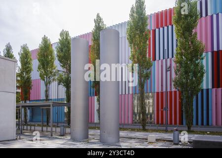 Facciata colorata del centro commerciale mira sulla Nordhaide a Monaco Foto Stock