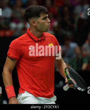 Carlos Alcaraz di Spagna in azione contro Tomas Machac della Repubblica Ceca durante la Coppa Davis 2024, gruppo B, partita di tennis giocata tra Repubblica Ceca e Spagna a Fuente de San Luis l'11 settembre 2024 a Valencia, Spagna. Foto Stock