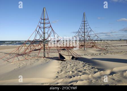 Cornice per arrampicate sulla spiaggia di Ventspils, Lettonia, Europa Foto Stock