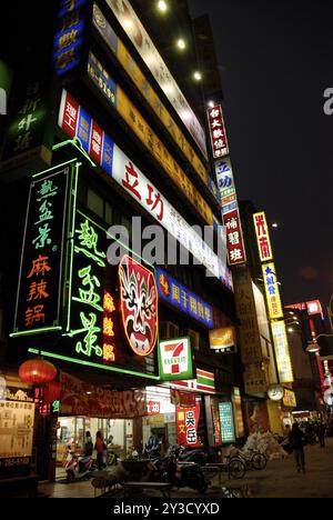 Neon indica Downtown, Kaohsiung, Taiwan, Asia Foto Stock