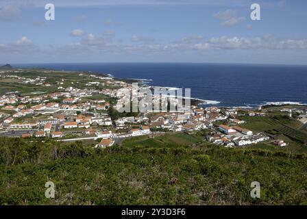 Vista di Santa Cruz da Monte da Ajuda, Graciosa Foto Stock