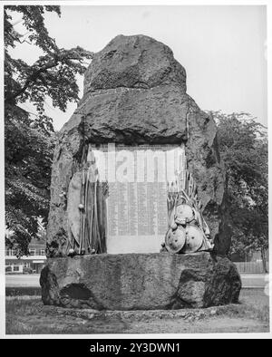 Africa and Afghanistan Wars Memorial, Repository Road, Woolwich, Greenwich, Greater London Authority, 1960-1985. Il Royal Artillery Africa and Afghanistan Wars Memorial sulla Repository Road, Woolwich. Il monumento fu spostato a Larkhill Garrison, Wiltshire, intorno al 2008. Foto Stock