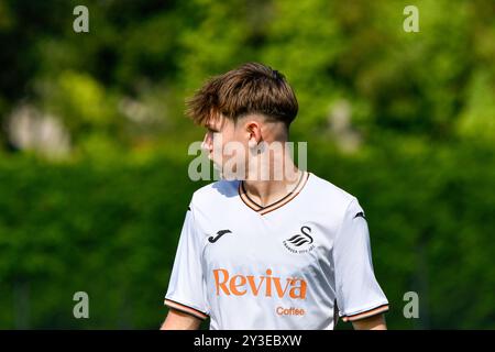 Landore, Swansea, Galles. 31 agosto 2024. Aidan Higgins di Swansea City durante la partita Under 18 Professional Development League tra Swansea City e Coventry City al JOMA High Performance Centre di Landore, Swansea, Galles, Regno Unito, il 31 agosto 2024. Crediti: Duncan Thomas/Majestic Media/Alamy Live News. Foto Stock