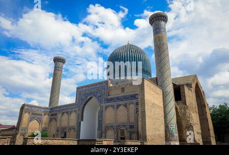 Vista esterna del mausoleo di Gur-e Amir del conquistatore turco-mongolo Tamerlano a Samarcanda, Uzbekistan Foto Stock