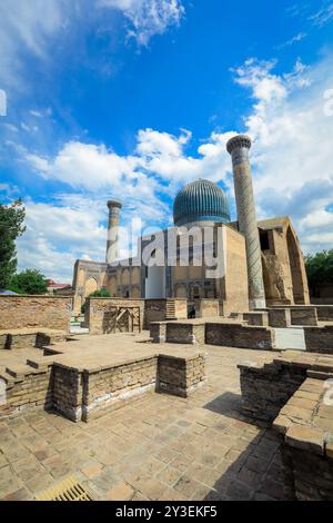 Vista esterna del mausoleo di Gur-e Amir del conquistatore turco-mongolo Tamerlano a Samarcanda, Uzbekistan Foto Stock