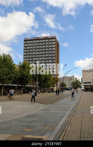 Basildon, Essex, Regno Unito - 11 settembre 2024: I residenti di Brook House, Basildon, sono destinati ad essere trasferiti in una sistemazione temporanea durante lavori di riparazione Foto Stock