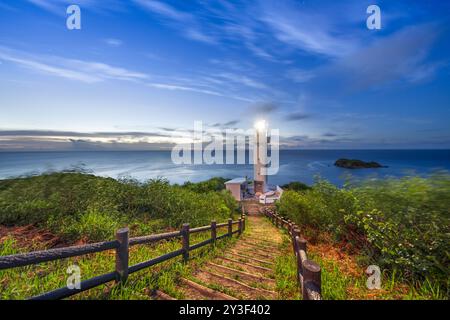 Faro di Hirakubozaki sull'isola di Ishigaki, Okinawa, Giappone. Foto Stock