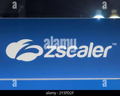 LOS ANGELES, CALIFORNIA - 22 maggio 2024: Logo Zscaler nello stand di Zscaler all'AWS Summit del Los Angeles Convention Center. Foto Stock