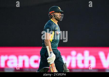 Marcus Stoinis dell'Australia lascia il campo dopo essere stato licenziato durante la seconda Vitality IT20 Series England vs Australia al Sophia Gardens Cricket Ground, Cardiff, Regno Unito, 13 settembre 2024 (foto di Craig Thomas/News Images) Foto Stock