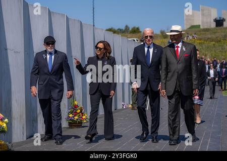 Il Presidente Joe Biden e il Vicepresidente Kamala Harris hanno partecipato ad una cerimonia di posa della corona commemorativa del 23° anniversario degli attacchi terroristici del 9-11, mercoledì 11 settembre 2024, al Flight 93 National Memorial di Stoystown, Pennsylvania. (Foto ufficiale della Casa Bianca di Adam Schultz) Foto Stock