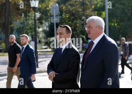 KIEV, UCRAINA - 13 SETTEMBRE 2024 - il Ministro degli affari Esteri della Repubblica di Polonia Radoslaw Sikorski e il Ministro degli Esteri dell'Ucraina Andrii Sybiha (da L a R) si trovano a Kiev, capitale dell'Ucraina. Foto Stock