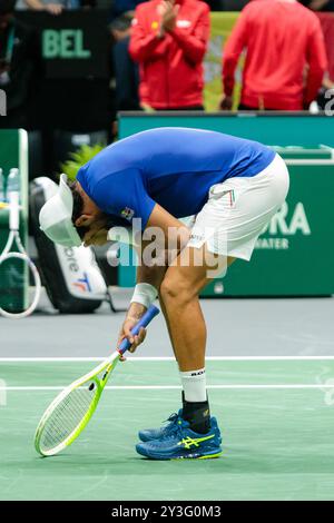 Bologna, Italia. 13 settembre 2024. Matteo Berrettini celebra la sua vittoria contro il belga Alexander Blockx durante la fase a gironi delle finali di Coppa Davis 2024 a Bologna tra Italia e Belgio all'Unipol Arena il 13 settembre 2024 a Bologna. Crediti: Massimiliano Donati/Alamy Live News Foto Stock