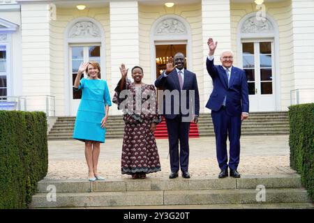 William Samoei Ruto e Rachel RutoWilliam Samoei Ruto e Rachel Ruto, Frank-Walter Steinmeier, Elke Büdenbender Tag des offenen Schlosses, Bürgerfest, Bundespräsident Frank-Walter Steinmeier, Elke Büdenbender, Schloss Bellevue, mit Präsident der Republik Kenia, William Samoei Ruto e Rachel Ruto Berlin GER *** William Samoei Ruto e Rachel RutoWilliam Samoei Ruto e Rachel Ruto, Frank Walter Steinmeier, Elke Büdenbender Open Palace Day, Citizens Festival, Presidente Federale Frank Walter Steinmeier, Elke Büdenbender, Palazzo Bellevue, con Presidente della Repubblica del Kenya, William S Foto Stock