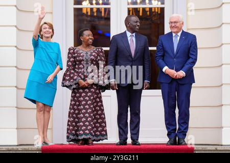 William Samoei Ruto e Rachel RutoWilliam Samoei Ruto e Rachel Ruto, Frank-Walter Steinmeier, Elke Büdenbender Tag des offenen Schlosses, Bürgerfest, Bundespräsident Frank-Walter Steinmeier, Elke Büdenbender, Schloss Bellevue, mit Präsident der Republik Kenia, William Samoei Ruto e Rachel Ruto Berlin GER *** William Samoei Ruto e Rachel RutoWilliam Samoei Ruto e Rachel Ruto, Frank Walter Steinmeier, Elke Büdenbender Open Palace Day, Citizens Festival, Presidente Federale Frank Walter Steinmeier, Elke Büdenbender, Palazzo Bellevue, con Presidente della Repubblica del Kenya, William S Foto Stock