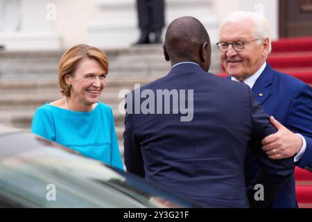 William Samoei Ruto e Rachel RutoWilliam Samoei Ruto e Rachel Ruto, Frank-Walter Steinmeier, Elke Büdenbender Tag des offenen Schlosses, Bürgerfest, Bundespräsident Frank-Walter Steinmeier, Elke Büdenbender, Schloss Bellevue, mit Präsident der Republik Kenia, William Samoei Ruto e Rachel Ruto Berlin GER *** William Samoei Ruto e Rachel RutoWilliam Samoei Ruto e Rachel Ruto, Frank Walter Steinmeier, Elke Büdenbender Open Palace Day, Citizens Festival, Presidente Federale Frank Walter Steinmeier, Elke Büdenbender, Palazzo Bellevue, con Presidente della Repubblica del Kenya, William S Foto Stock