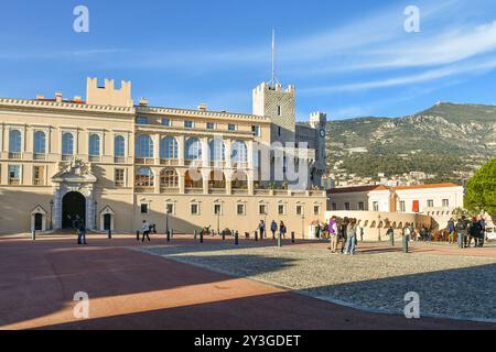 Esterno del Palazzo del Principe, residenza ufficiale del Principe Alberto II, Monaco Ville, Principato di Monaco Foto Stock