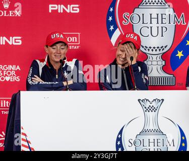 Gainesville, Virginia, Stati Uniti. 13 settembre 2024. STACY LEWIS, capitano della squadra degli Stati Uniti, e NELLY KORDA parlano alla conferenza stampa post partita il primo giorno della Solheim Cup 2024. (Credit Image: © Robert Blakley/ZUMA Press Wire) SOLO PER USO EDITORIALE! Non per USO commerciale! Foto Stock