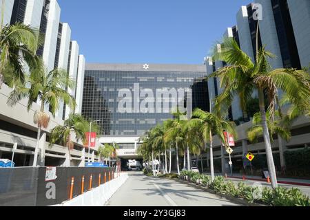 Los Angeles, California, USA 12 settembre 2024 Una vista generale dell'atmosfera del Cedars Sinai Hospital il 12 settembre 2024 a Los Angeles, California, USA. Le celebrità che sono morte qui includono Lucille Ball, Frank Sinatra, Elizabeth Taylor, Debbie Reynolds, Barry White, Michael Jackson, Danny Thomas, Nelson Riddle, Edward G. Robinson, Martha Raye, Isabel Sanford, Gene Raymond, Lou Rawls, Gilda Radner, Groucho Marx, Ann Miller, Audrey Meadows, Peter Lawford, Stan Lee, Florence Henderson, Merv Griffin, Eva Gabor, Marion Davies, Robert Goulet, Henry fonda, Bobby Darin, Natalie Cole, Chuck Connors, Foto Stock