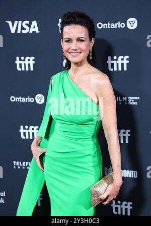 Toronto, Canada. 10 settembre 2024. Carla Gugino arriva alla prima di "The Friend" durante il Toronto International Film Festival 2024 tenutosi presso la Roy Thomson Hall il 10 settembre 2024 a Toronto, Canada © JPA/AFF-USA.com Credit: AFF/Alamy Live News Foto Stock