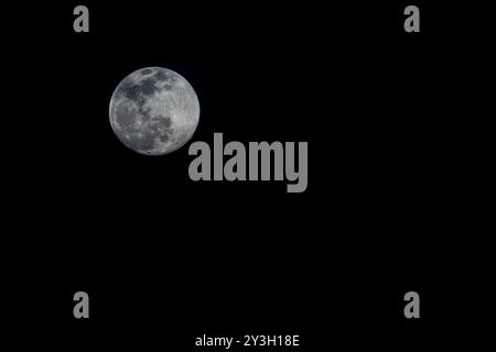Una Full Moon Kanagawa al 98%, Giappone. Foto Stock