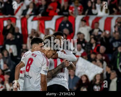 Fine della partita. River ha battuto l'Atletico Tucuman 4-1. Il prossimo appuntamento affronterà il Boca Juniors in una nuova edizione del Super Clasico argentino. Gol di Gonzalez Pires, Borja, Colidio e Meza. Il Club Atletico River Plate affronta l'Atletico Tucumán allo stadio Mas Monumental di Núñez, Buenos Aires. La data 14 della AFA Professional Soccer League continua dopo la data FIFA delle qualificazioni sudamericane della Coppa del mondo 2026. @Facamorales Editorial Use Only Credit: Facundo Morales/Alamy Live News Foto Stock