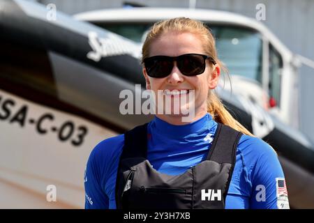 Helena Scutt, ex velista olimpica e Stanford University Grad, che è una trimmer della squadra di Coppa America magica femminile disputata in AC40 Foto Stock