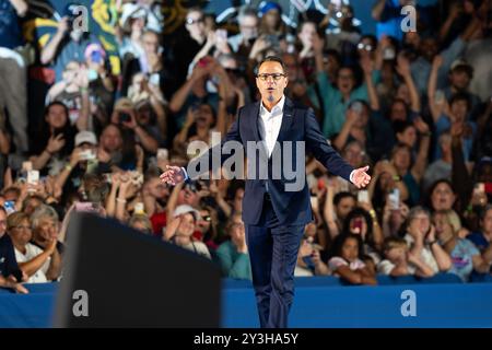 Wilkes barre, Stati Uniti. 13 settembre 2024. Il governatore della Pennsylvania Josh Shapiro fa campagna per Kamala Harris come presidente presso il McHale Athletic Center della Wilkes University a Wilkes-barre, Pennsylvania, il 13 settembre 2024. (Foto di Lev Radin/Sipa USA) credito: SIPA USA/Alamy Live News Foto Stock